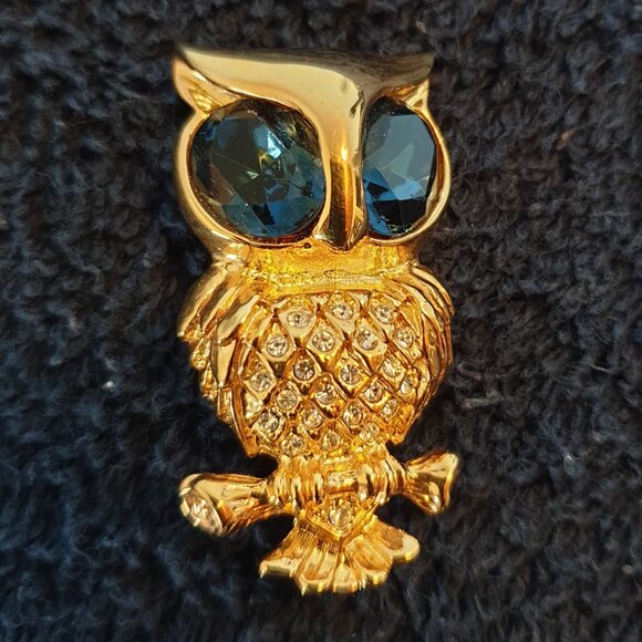 ✨ 1.75’’ Vintage Elegance Blue Crystal Gold Tone Owl Brooch ✨ - Picture 3 of 12